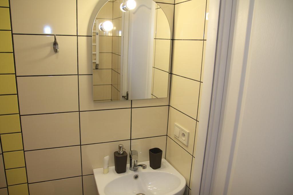 Apartment On Zaliznychna 利沃夫 外观 照片
